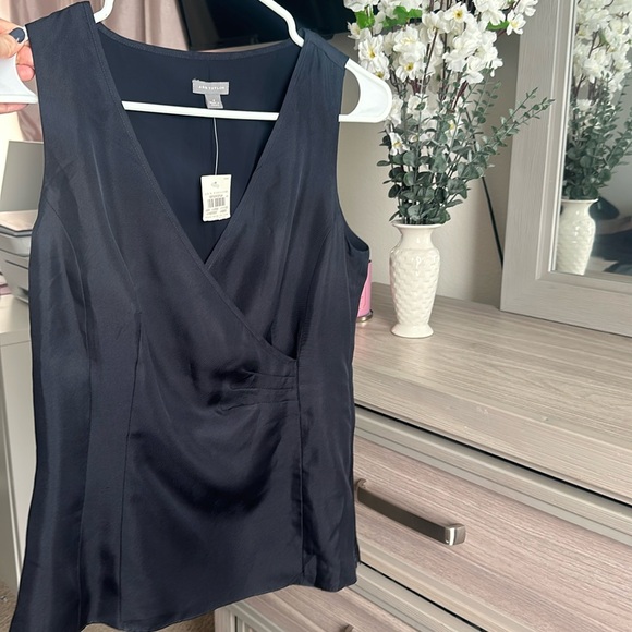 NWT Ann Taylor Sleeveless Blouse 100% silk - Picture 1 of 3